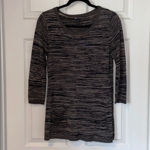 Cable & Gauge round neck tunic w/ patch pockets